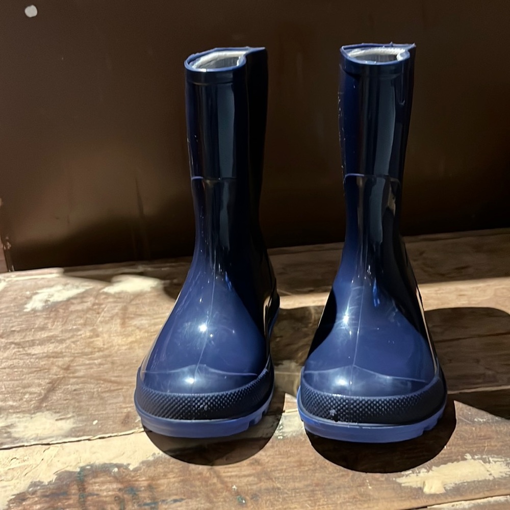 Navy blue rubber rain boots, size 7/8